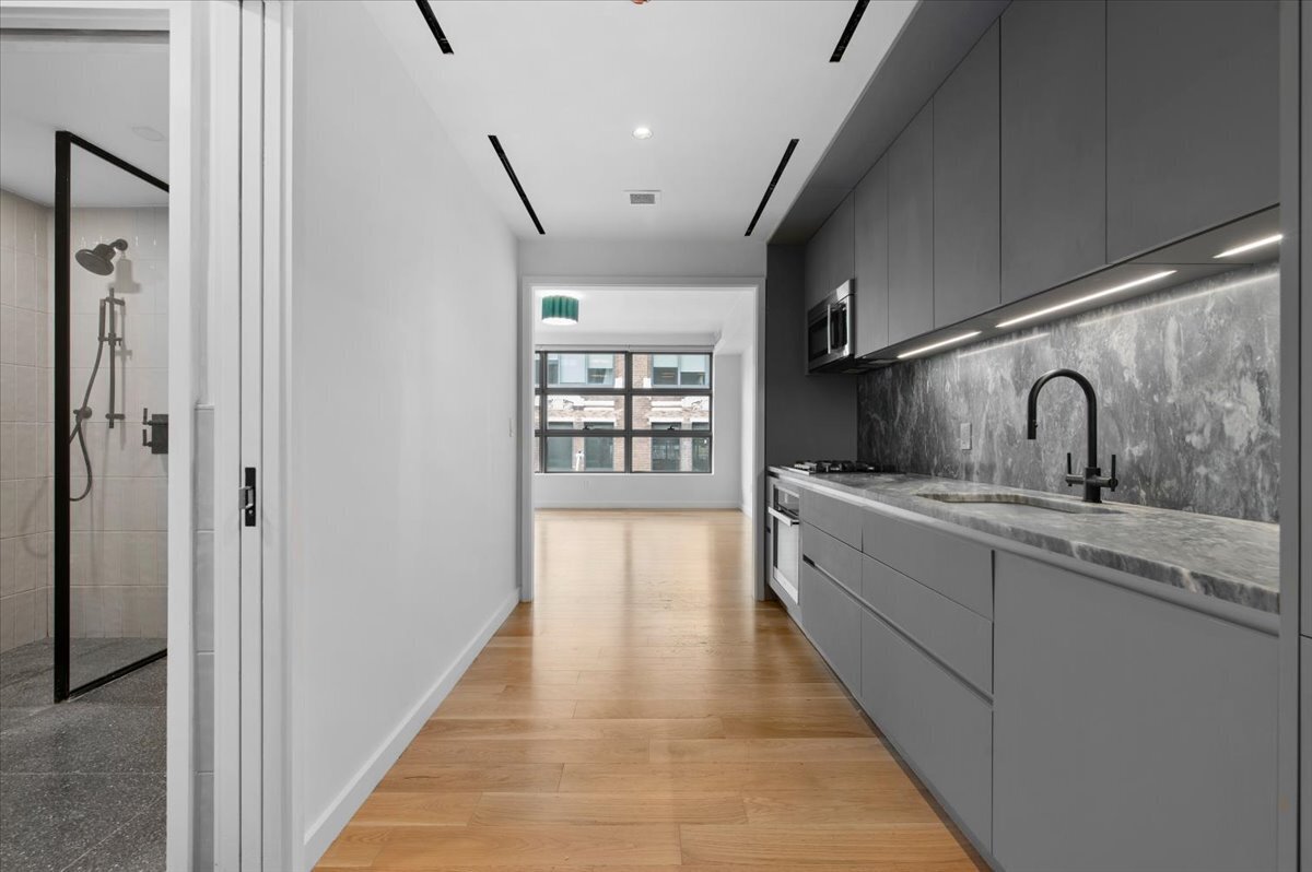 547 W 47th Street 406