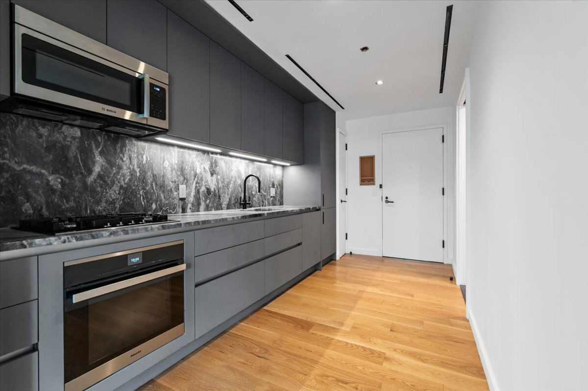 547 W 47th Street 406