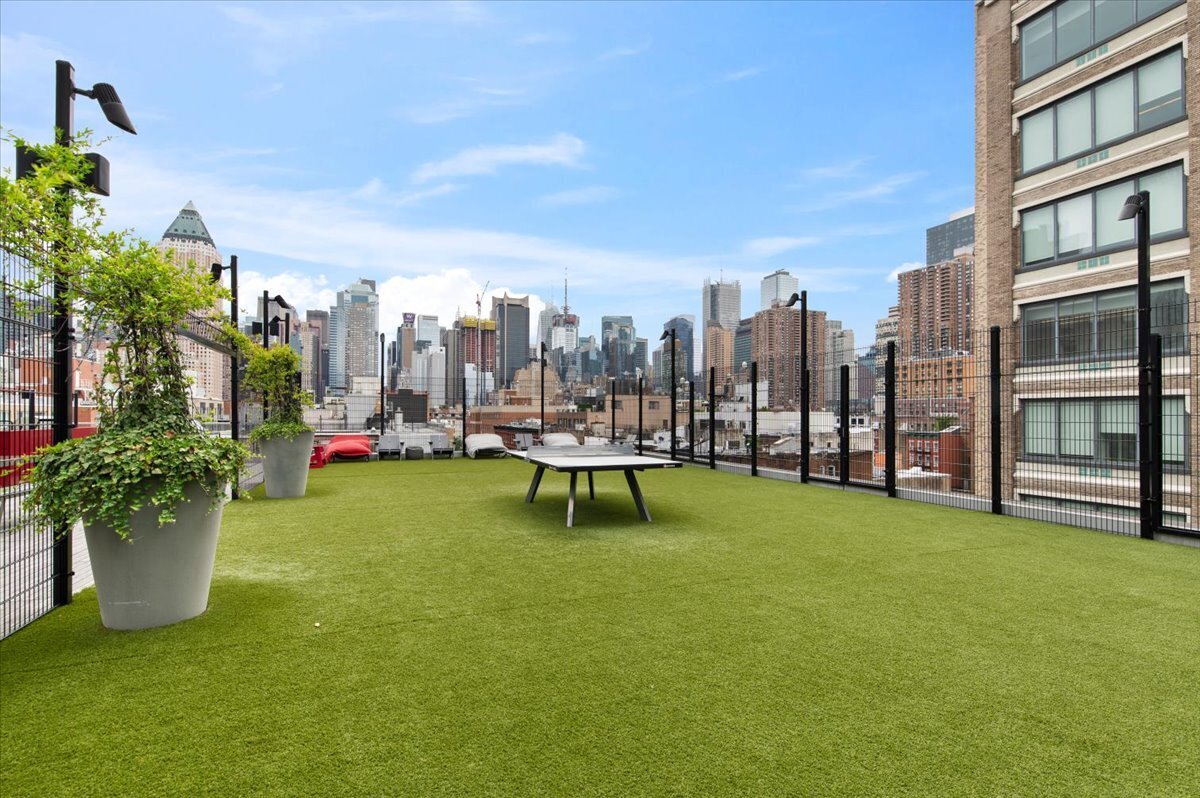 547 W 47th Street 406