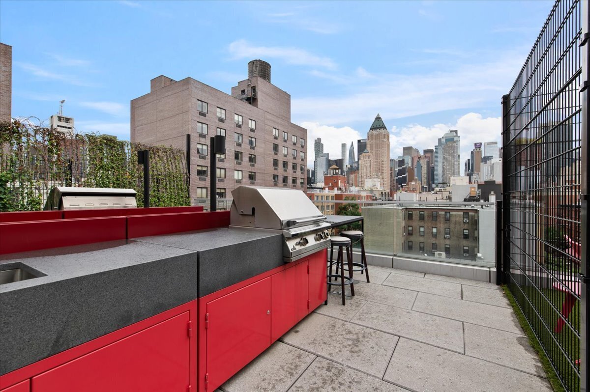 547 W 47th Street 406
