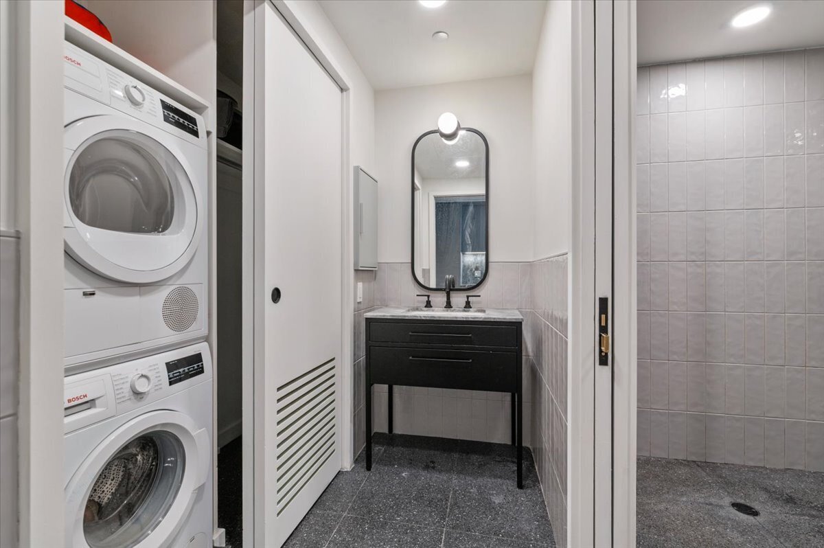 547 W 47th Street 406