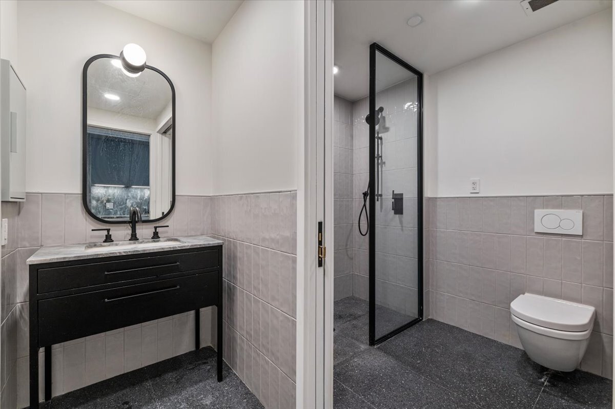 547 W 47th Street 406