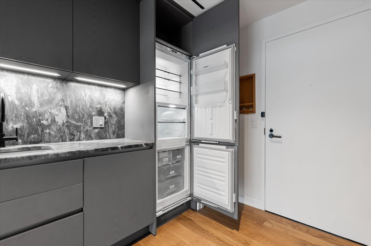 547 W 47th Street 406