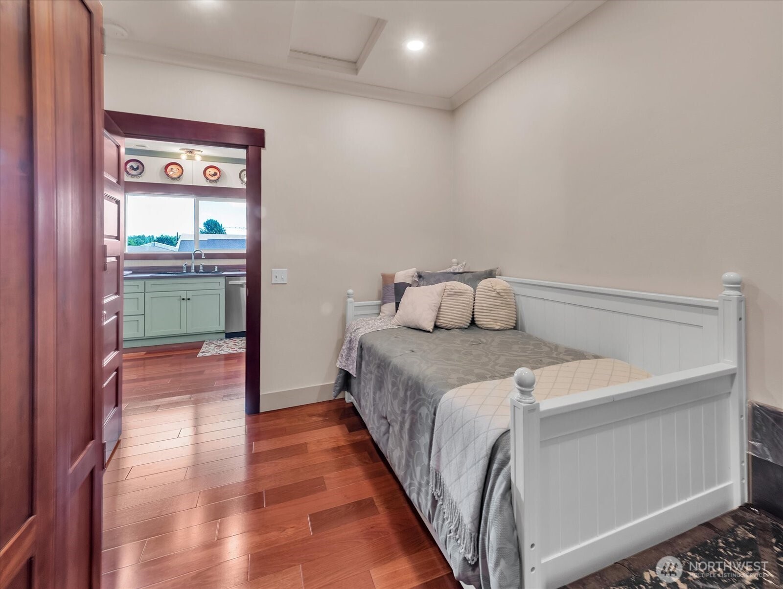 1421 Pioneer Highway