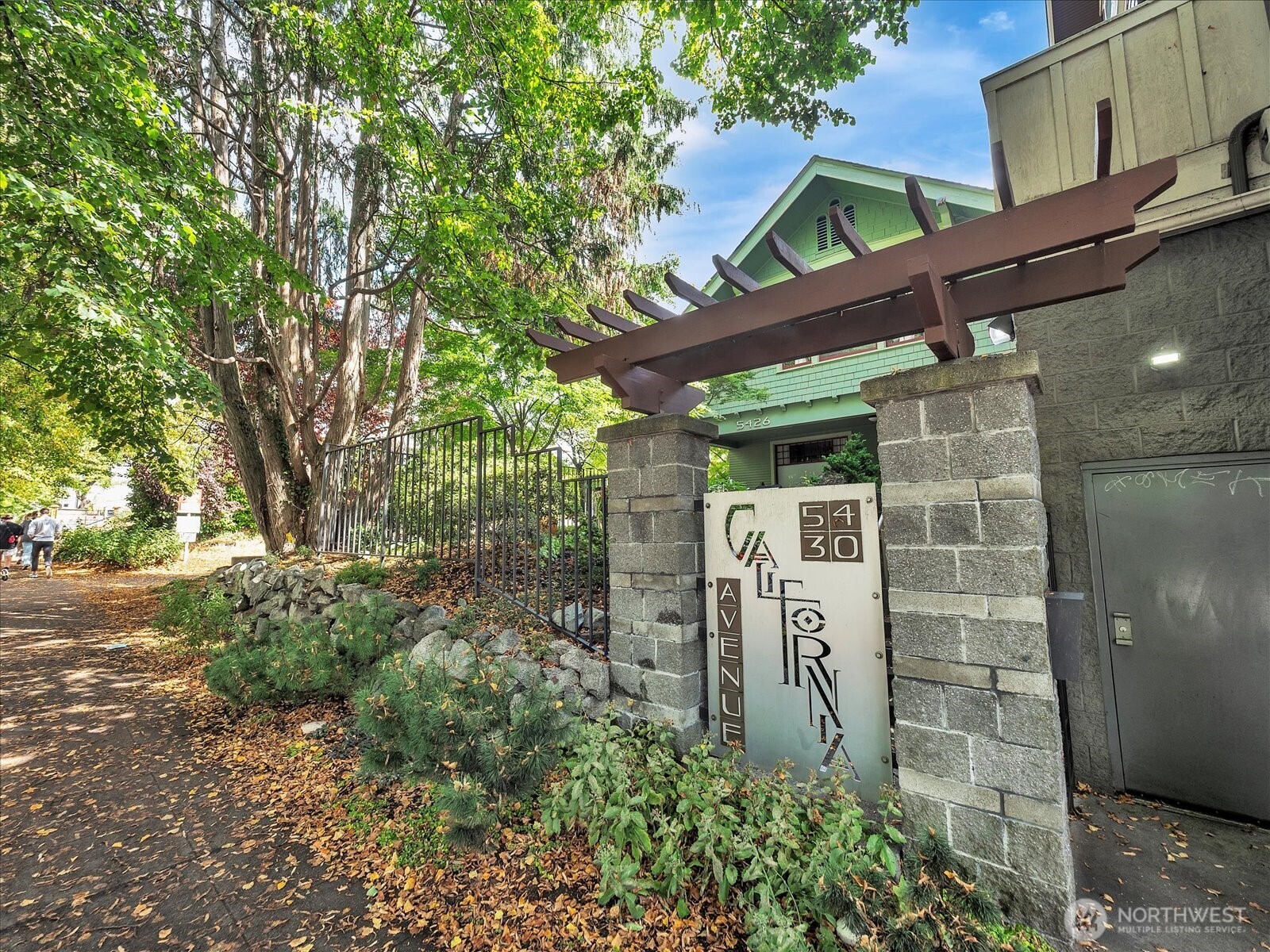5430 California Avenue SW Unit: 3B