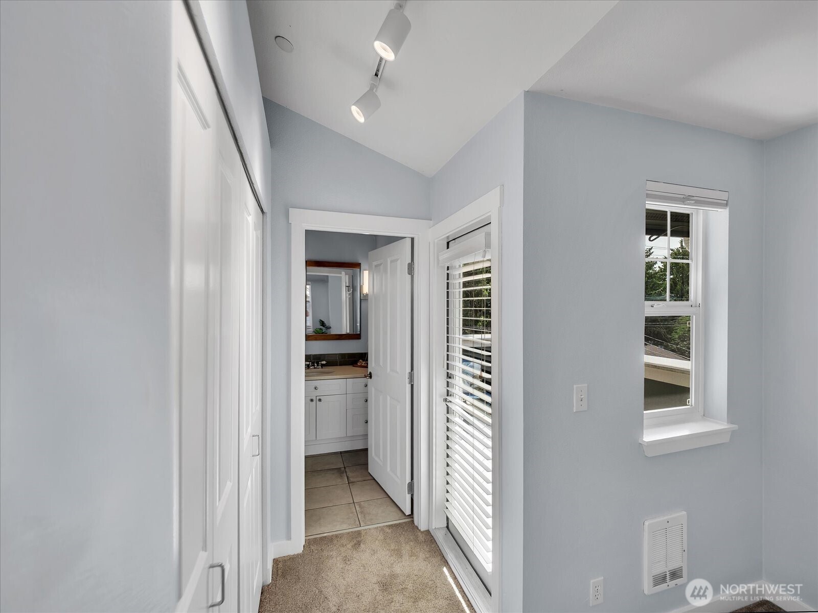 5430 California Avenue SW Unit: 3B