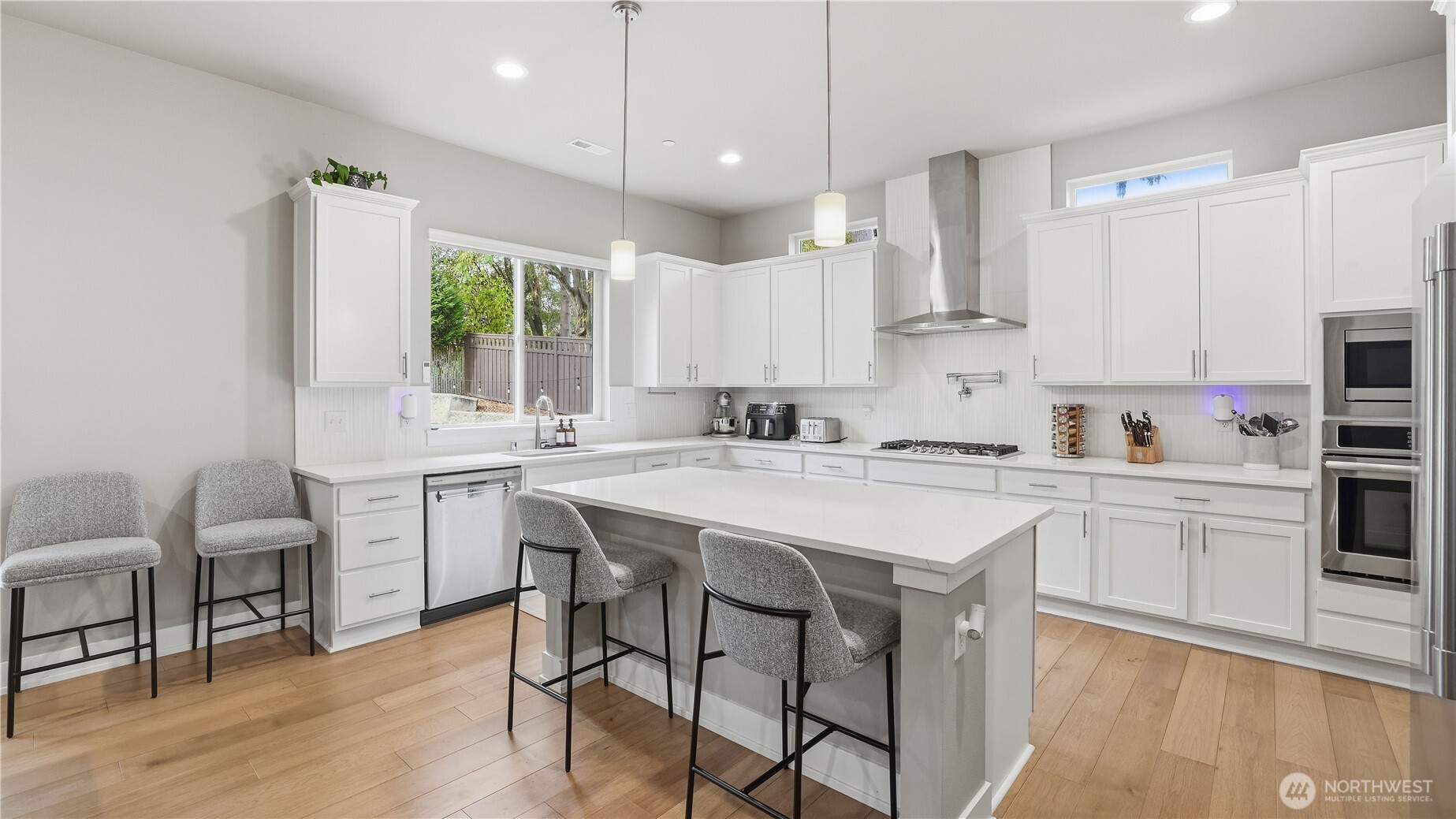 611 20th Avenue Ct SW