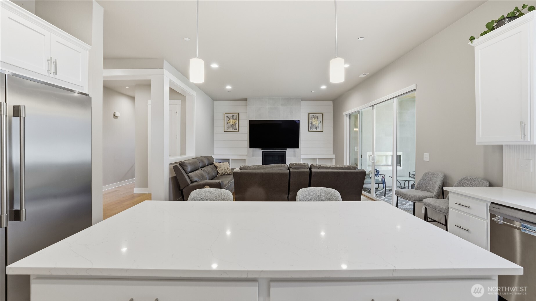 611 20th Avenue Ct SW