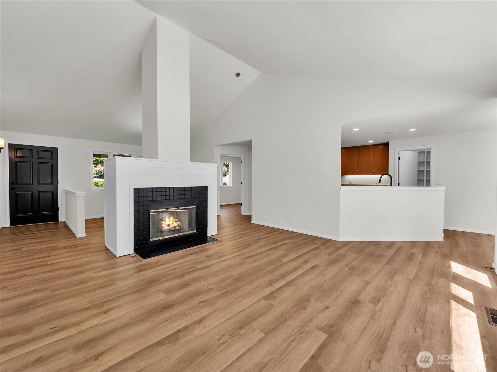 3851 Ambleside Lane NE