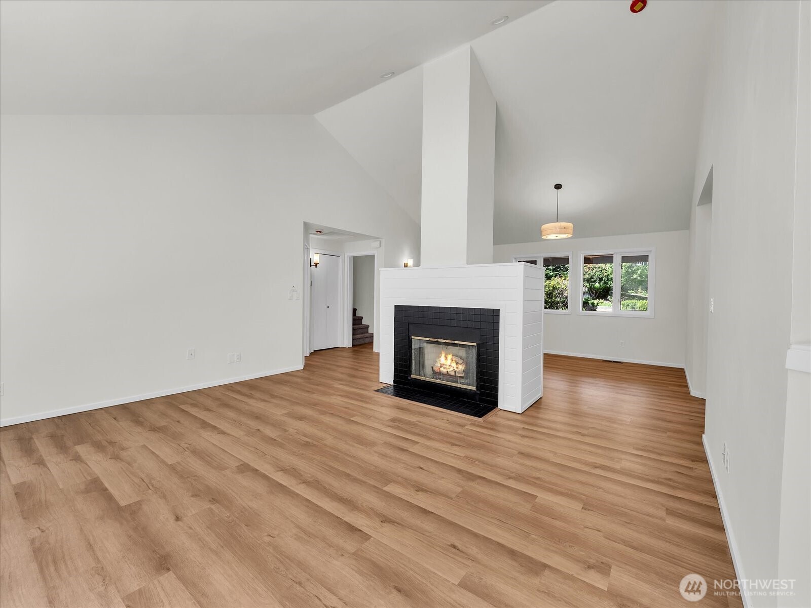 3851 Ambleside Lane NE