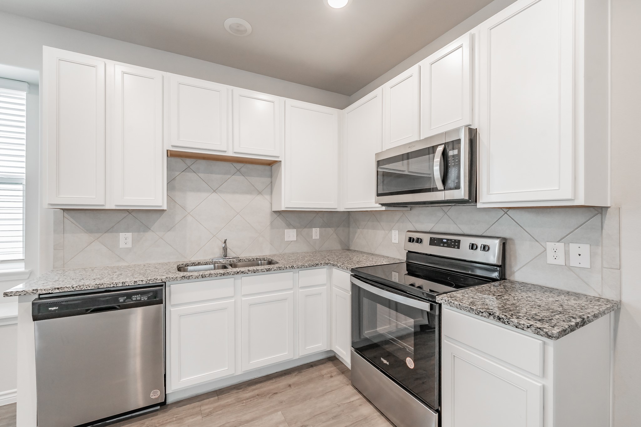 5640 Shore Point Trail