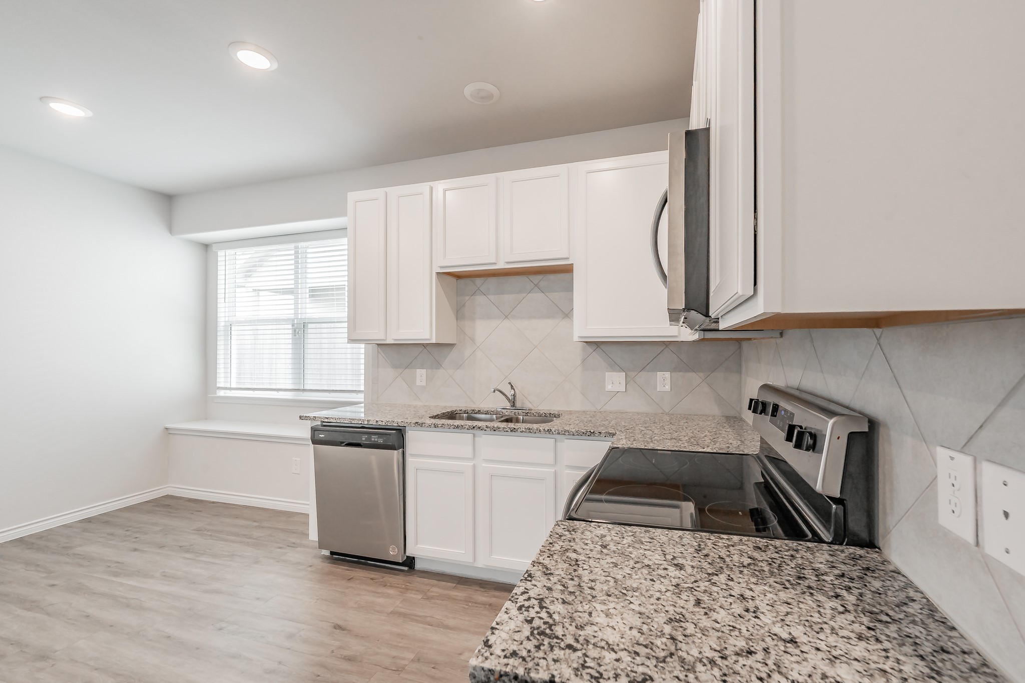 5640 Shore Point Trail