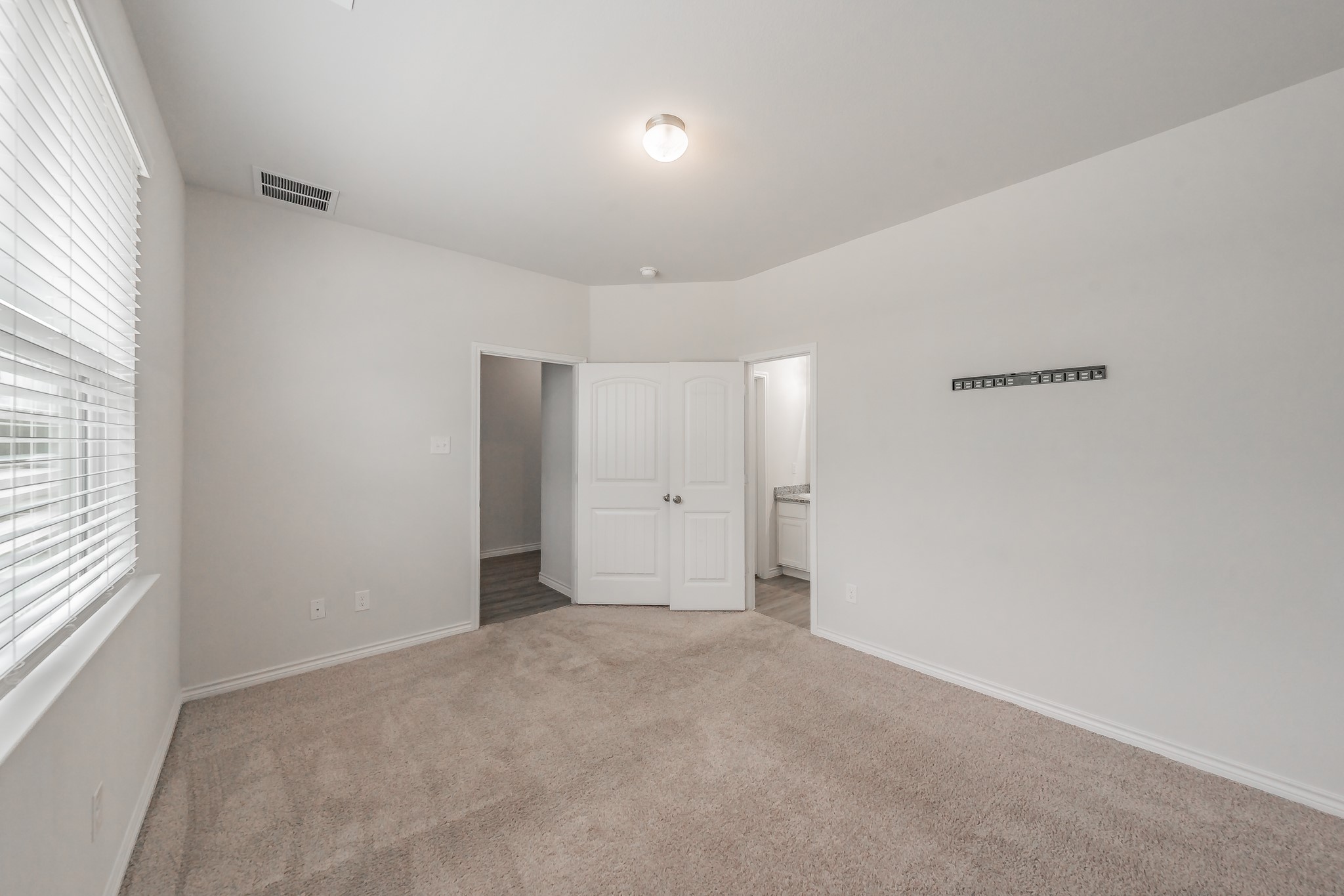 5640 Shore Point Trail