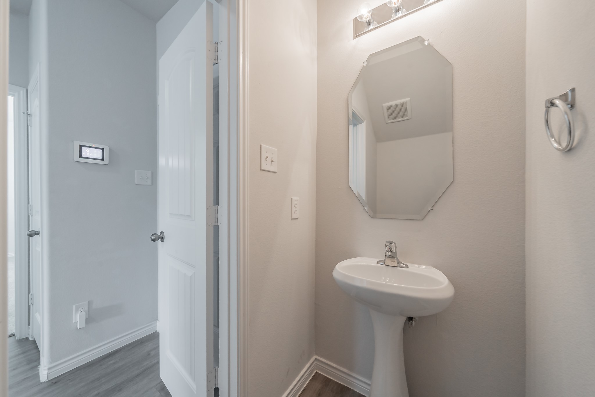 5640 Shore Point Trail