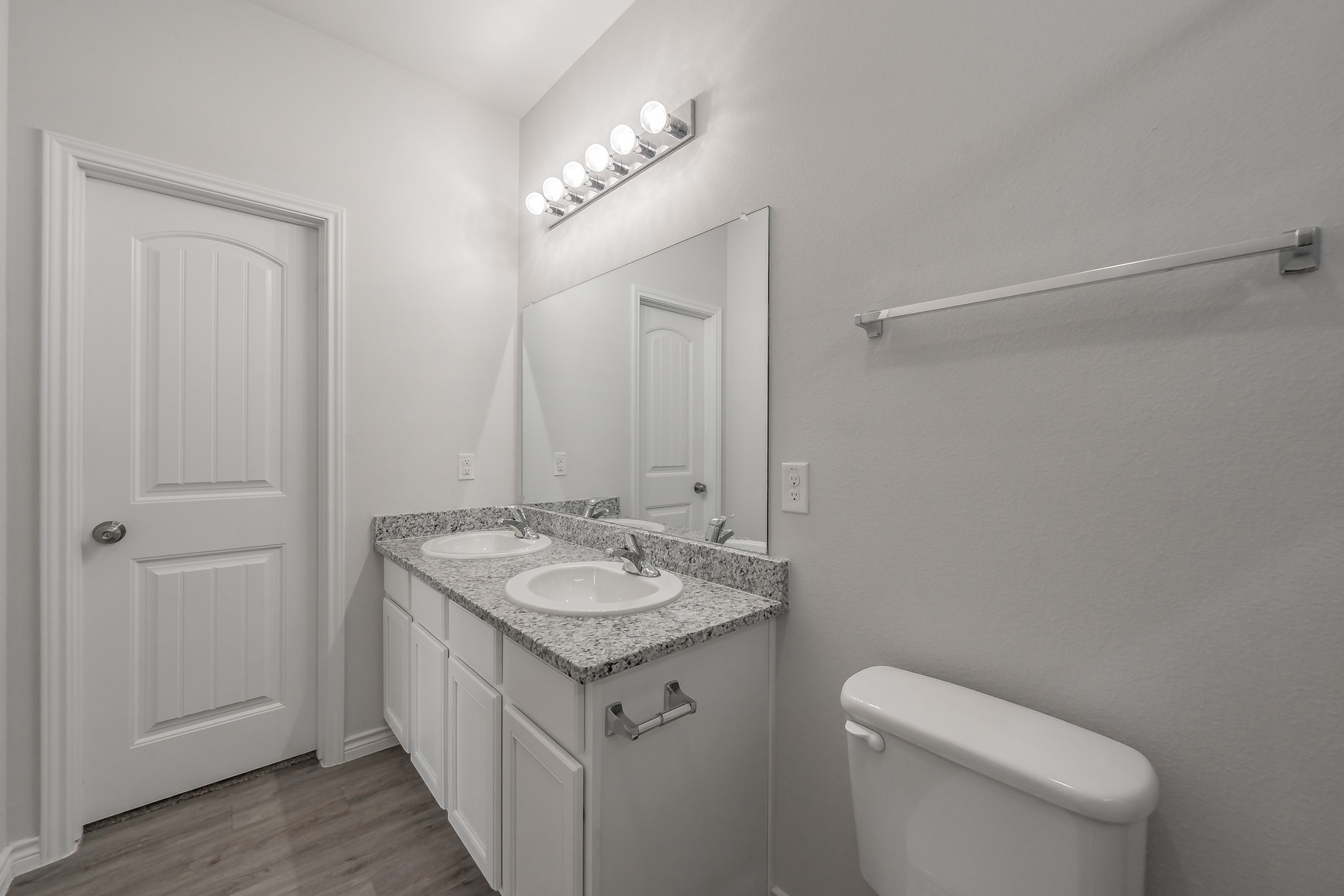 5640 Shore Point Trail