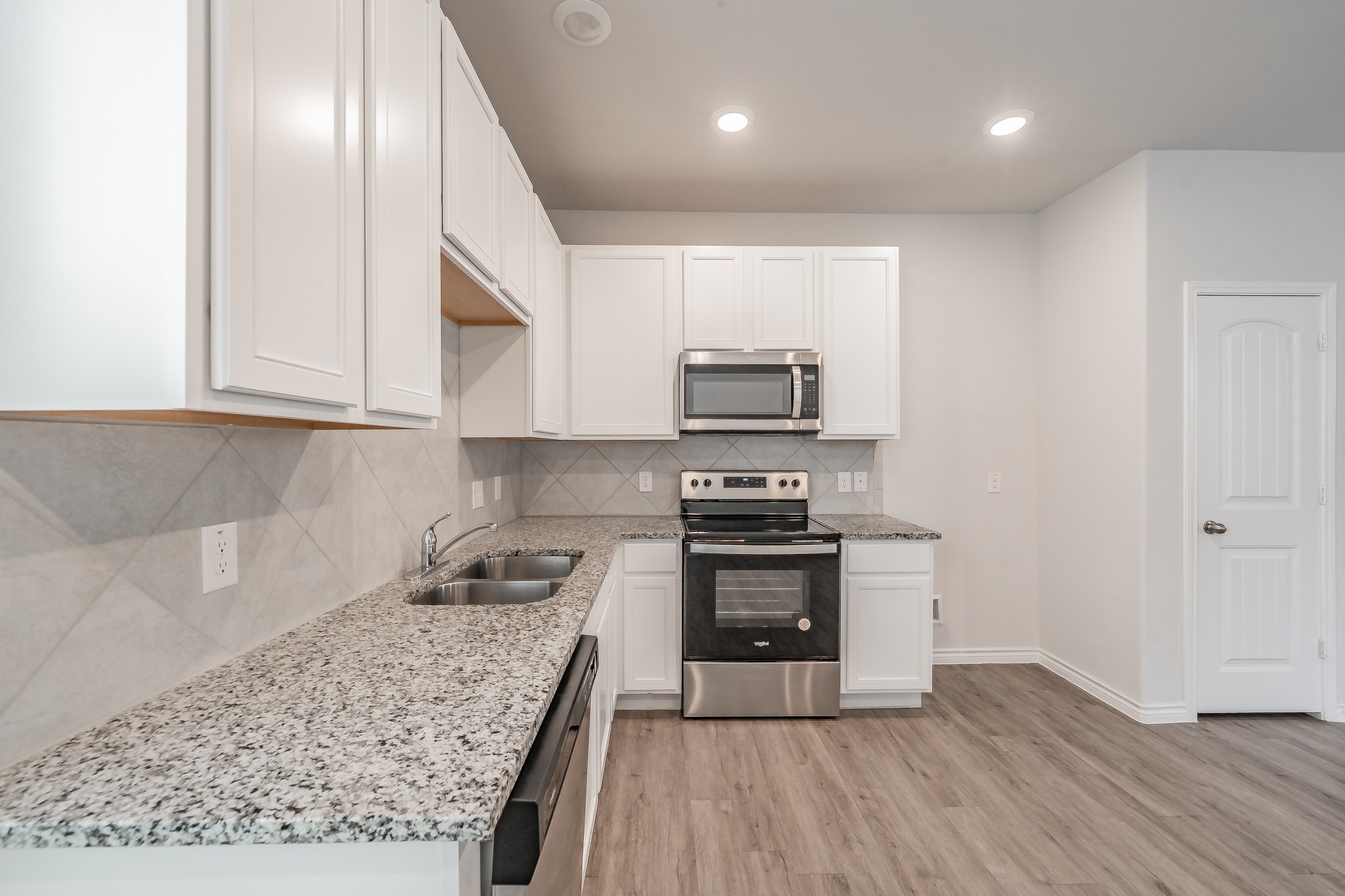 5640 Shore Point Trail