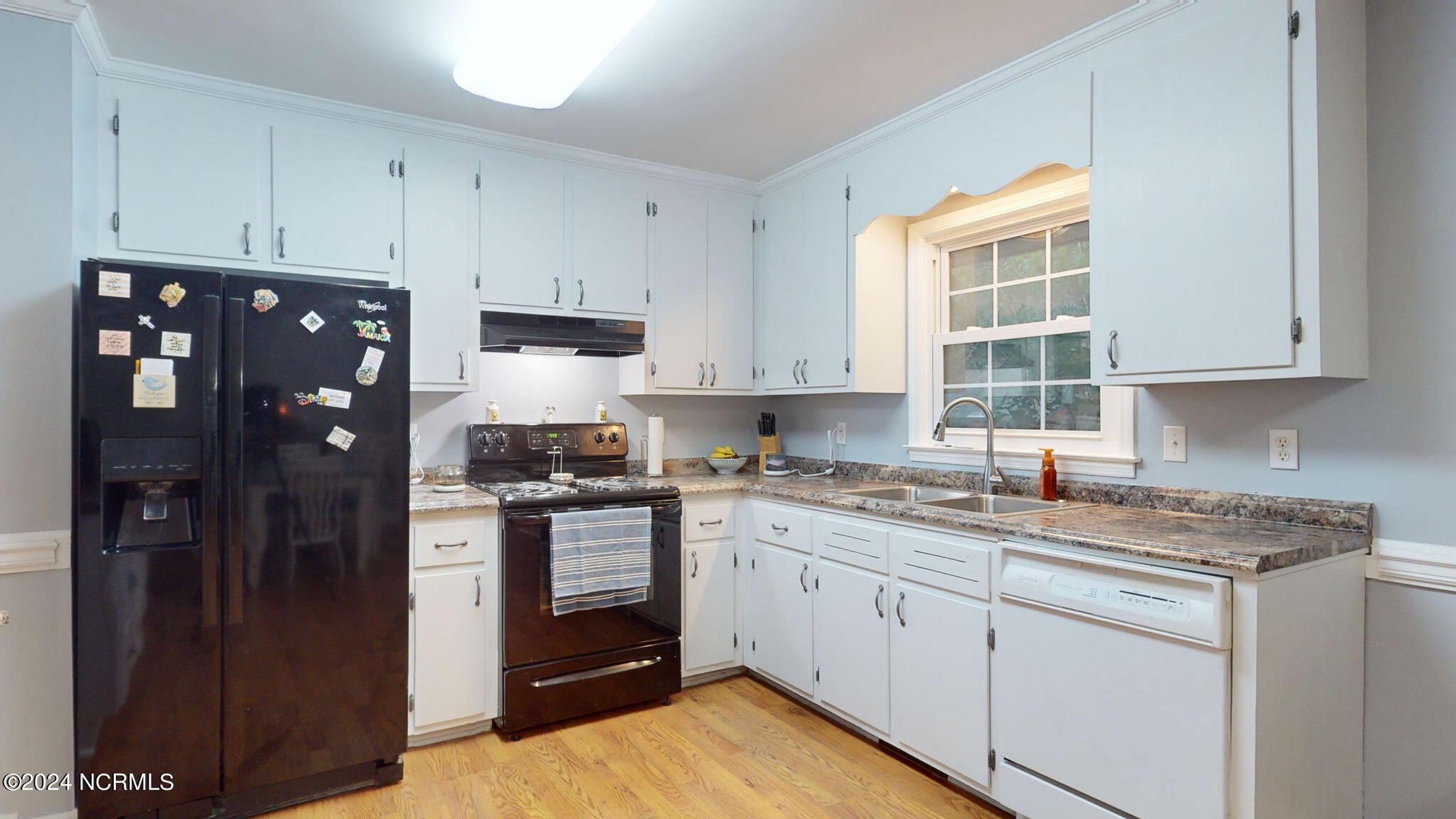 2313 N Lakeview Drive