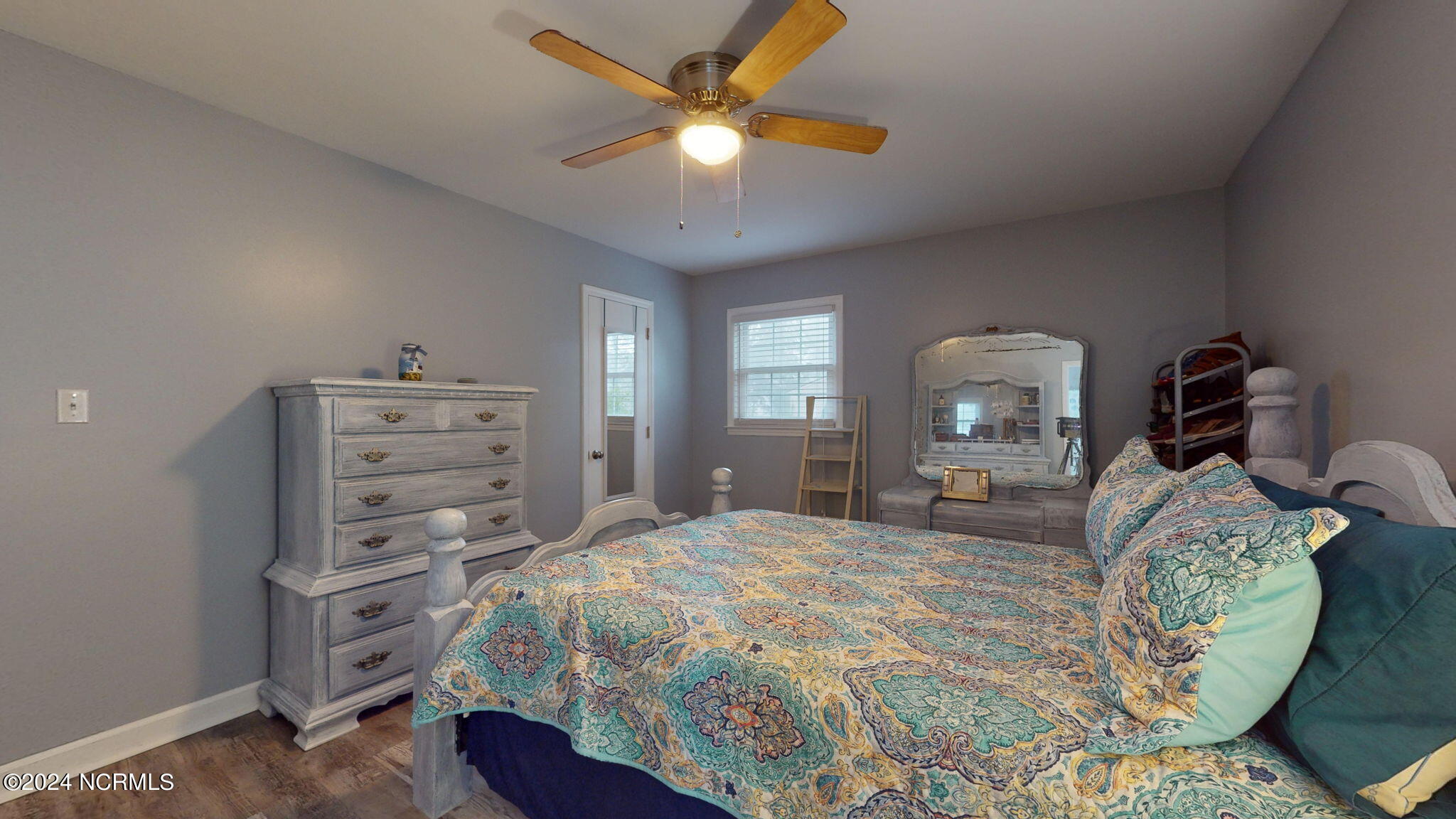 2313 N Lakeview Drive