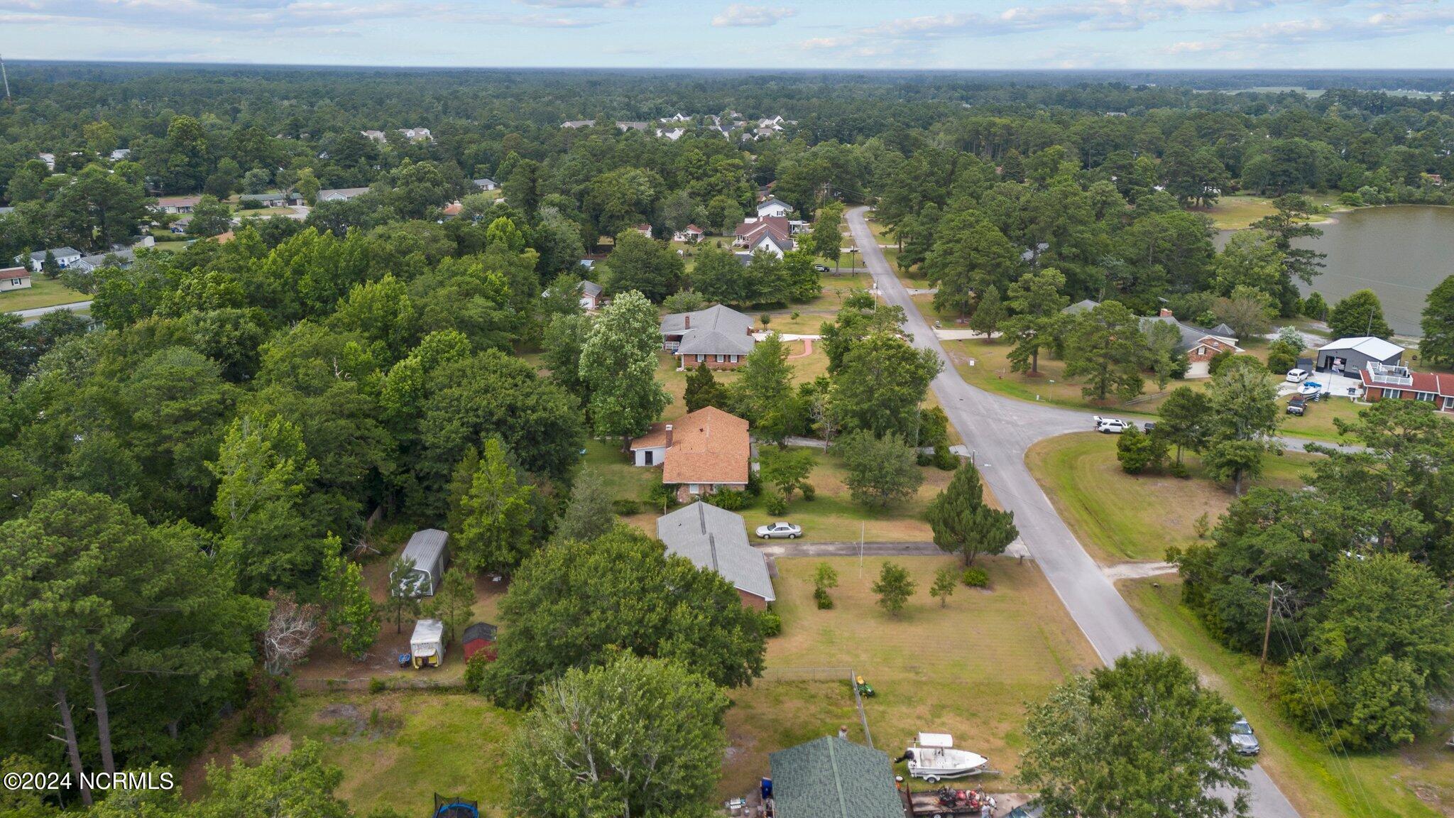 2313 N Lakeview Drive