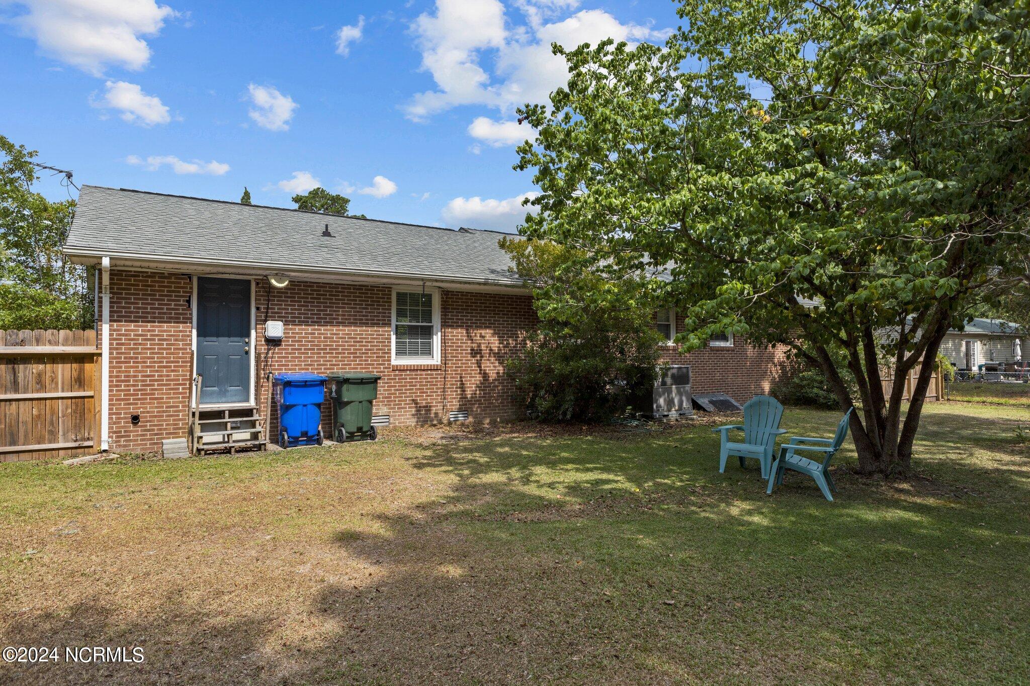 2313 N Lakeview Drive