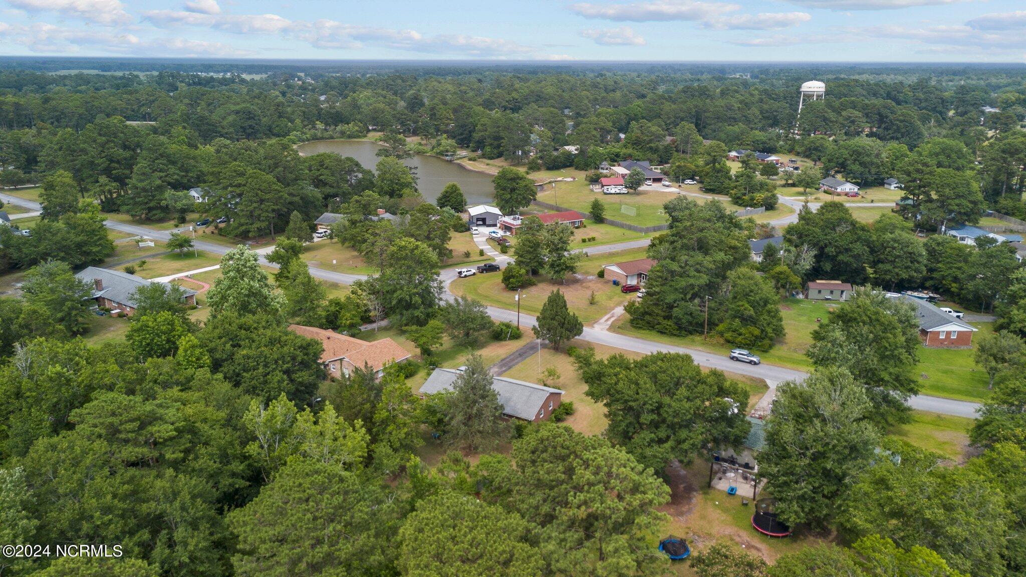 2313 N Lakeview Drive