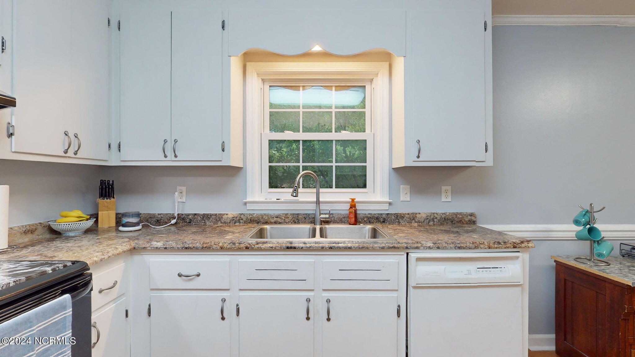 2313 N Lakeview Drive