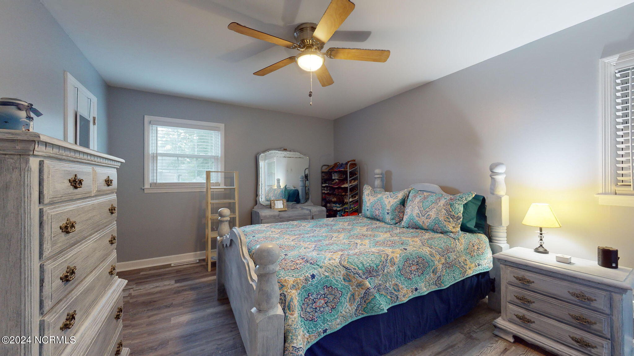 2313 N Lakeview Drive