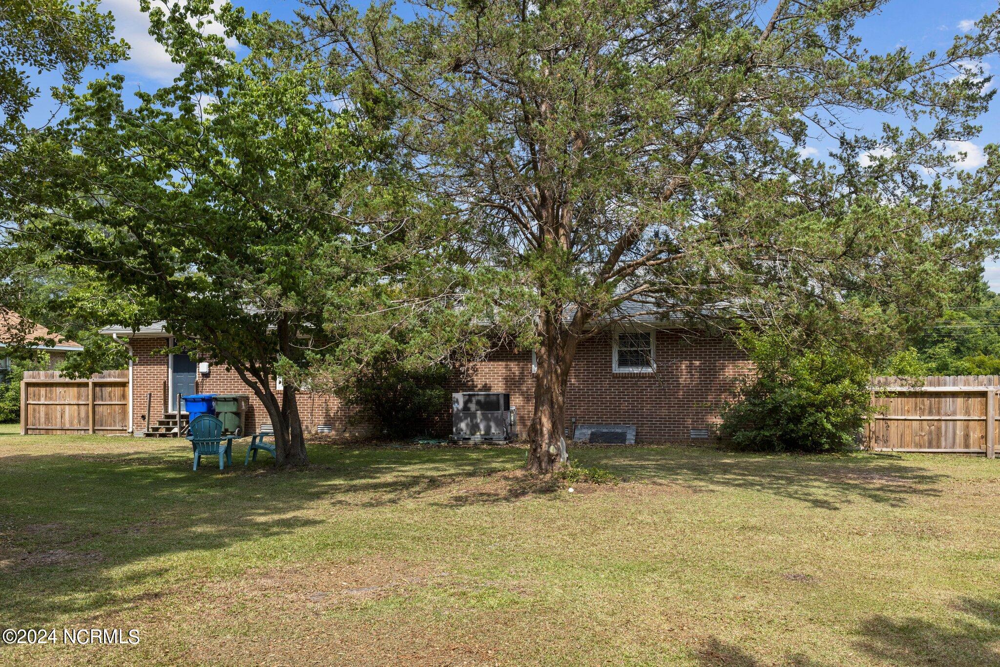 2313 N Lakeview Drive