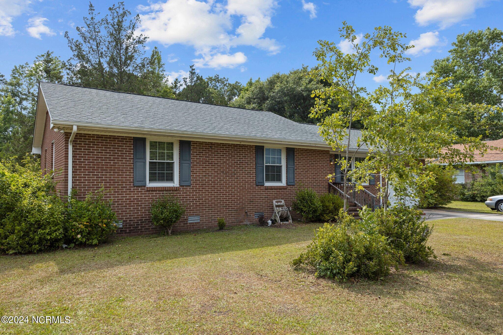 2313 N Lakeview Drive