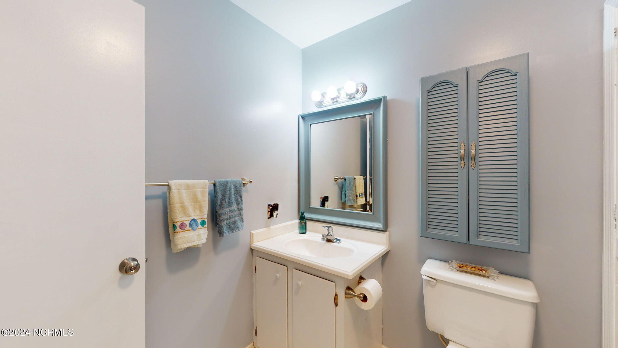 2313 N Lakeview Drive