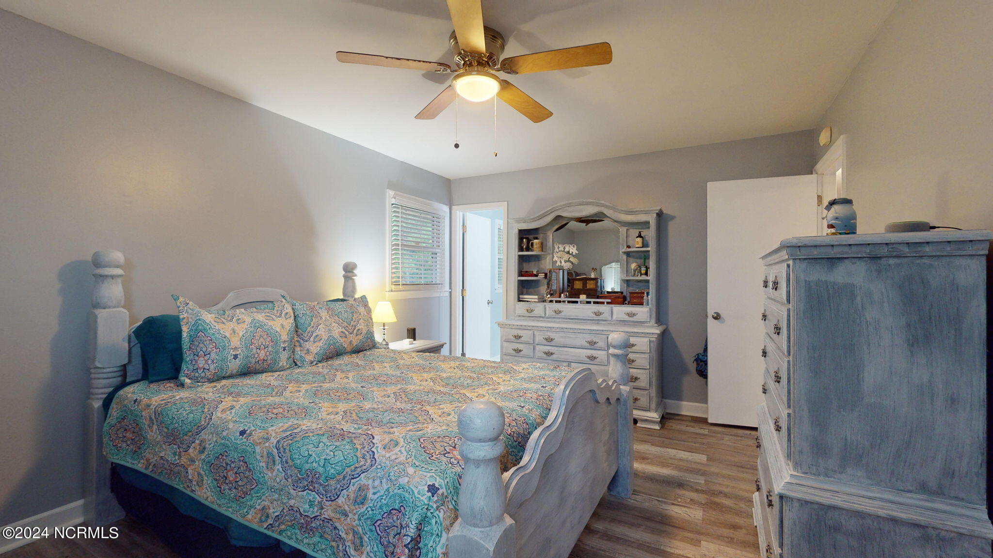 2313 N Lakeview Drive