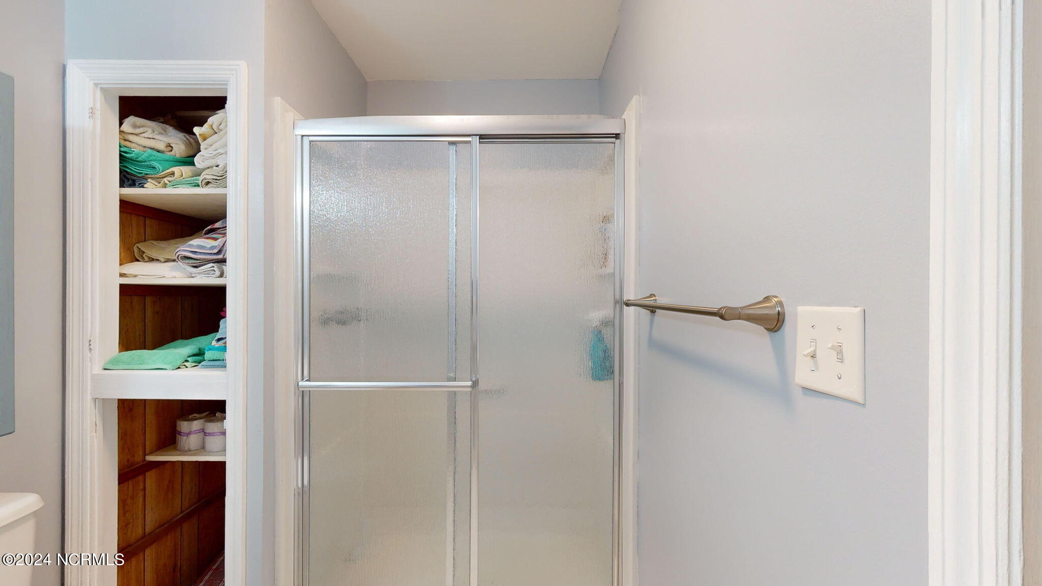 2313 N Lakeview Drive