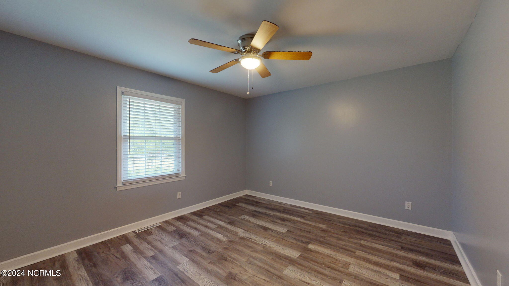 2313 N Lakeview Drive