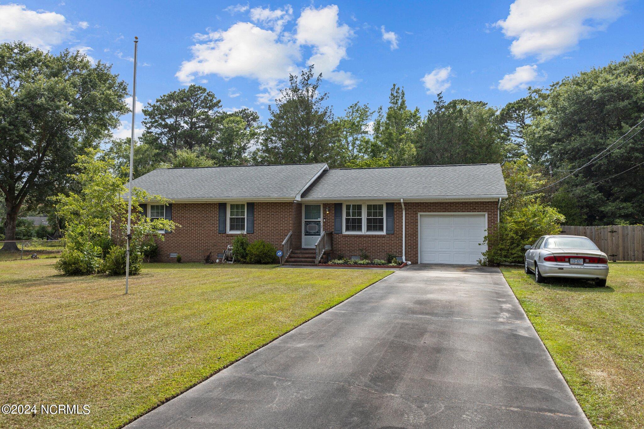 2313 N Lakeview Drive