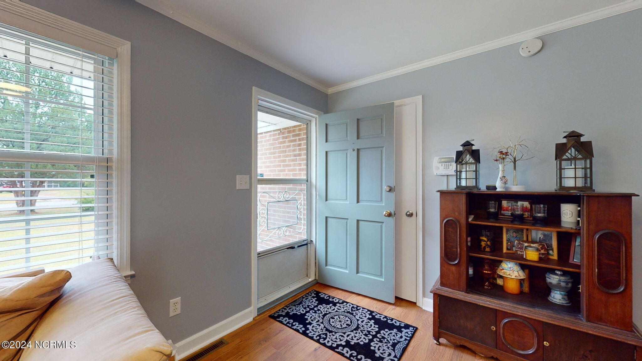 2313 N Lakeview Drive