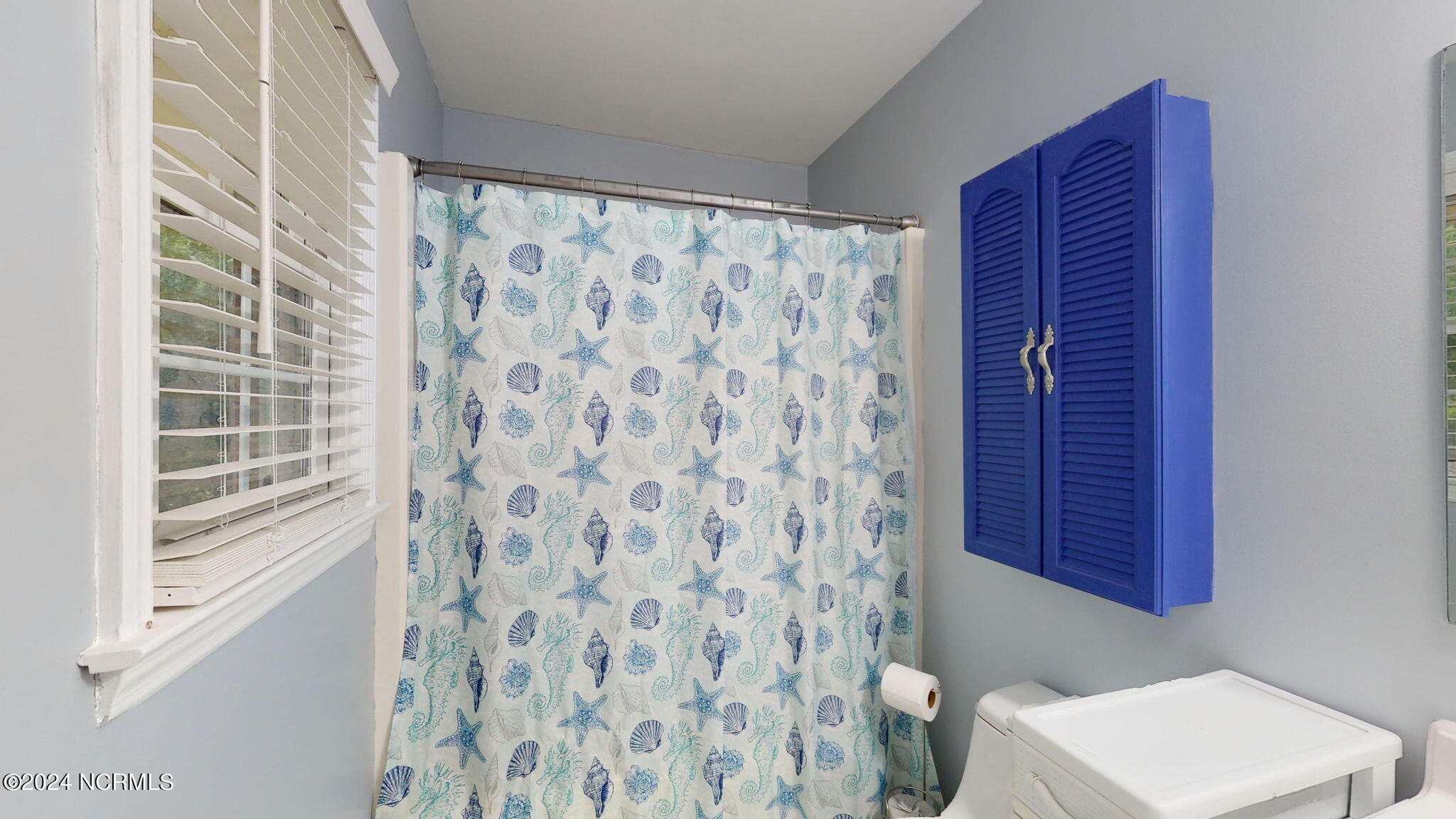 2313 N Lakeview Drive