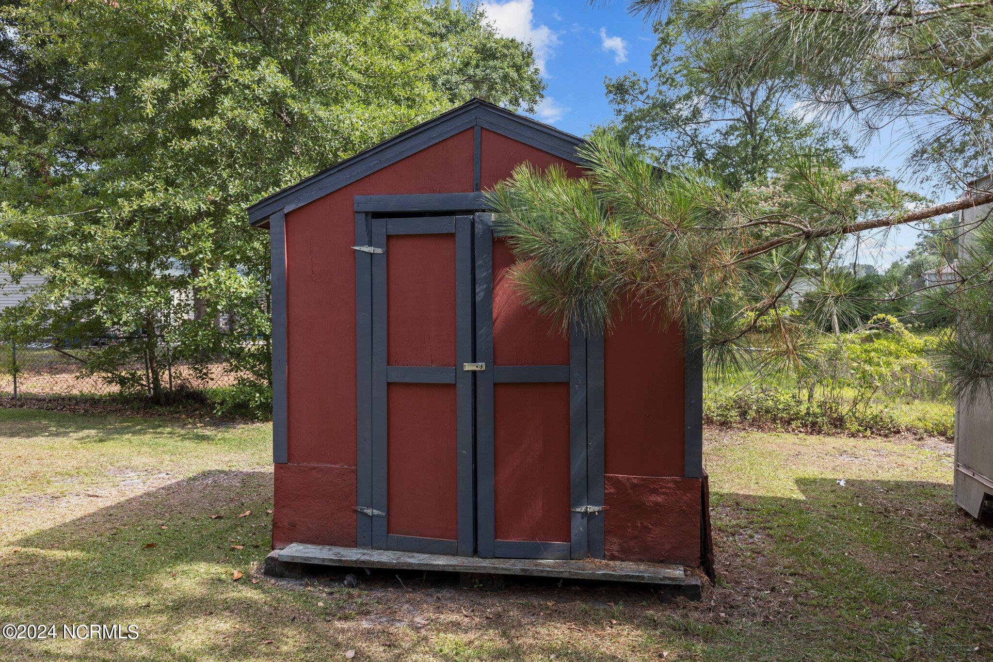 2313 N Lakeview Drive