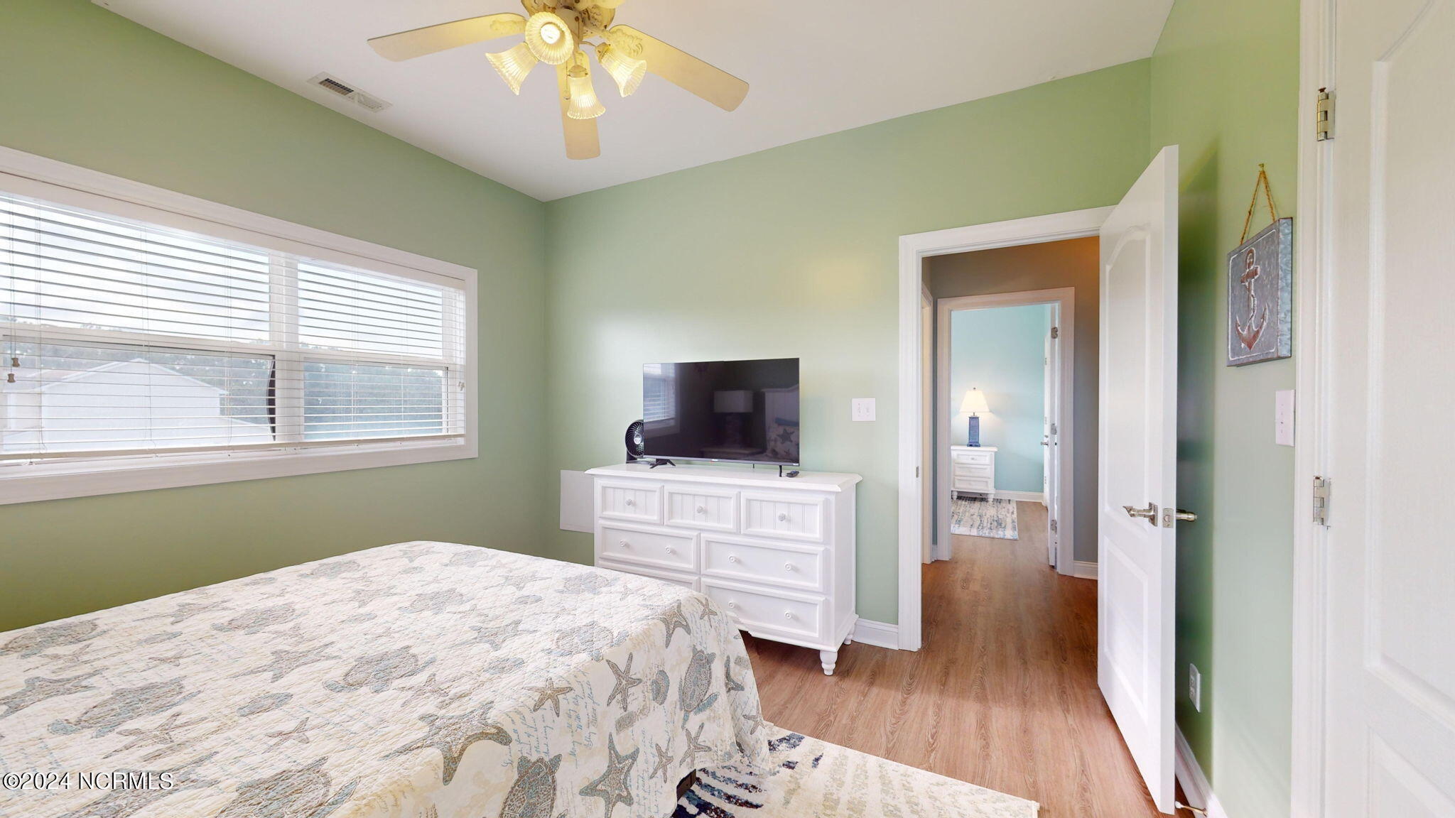 402 Penny Lane, L