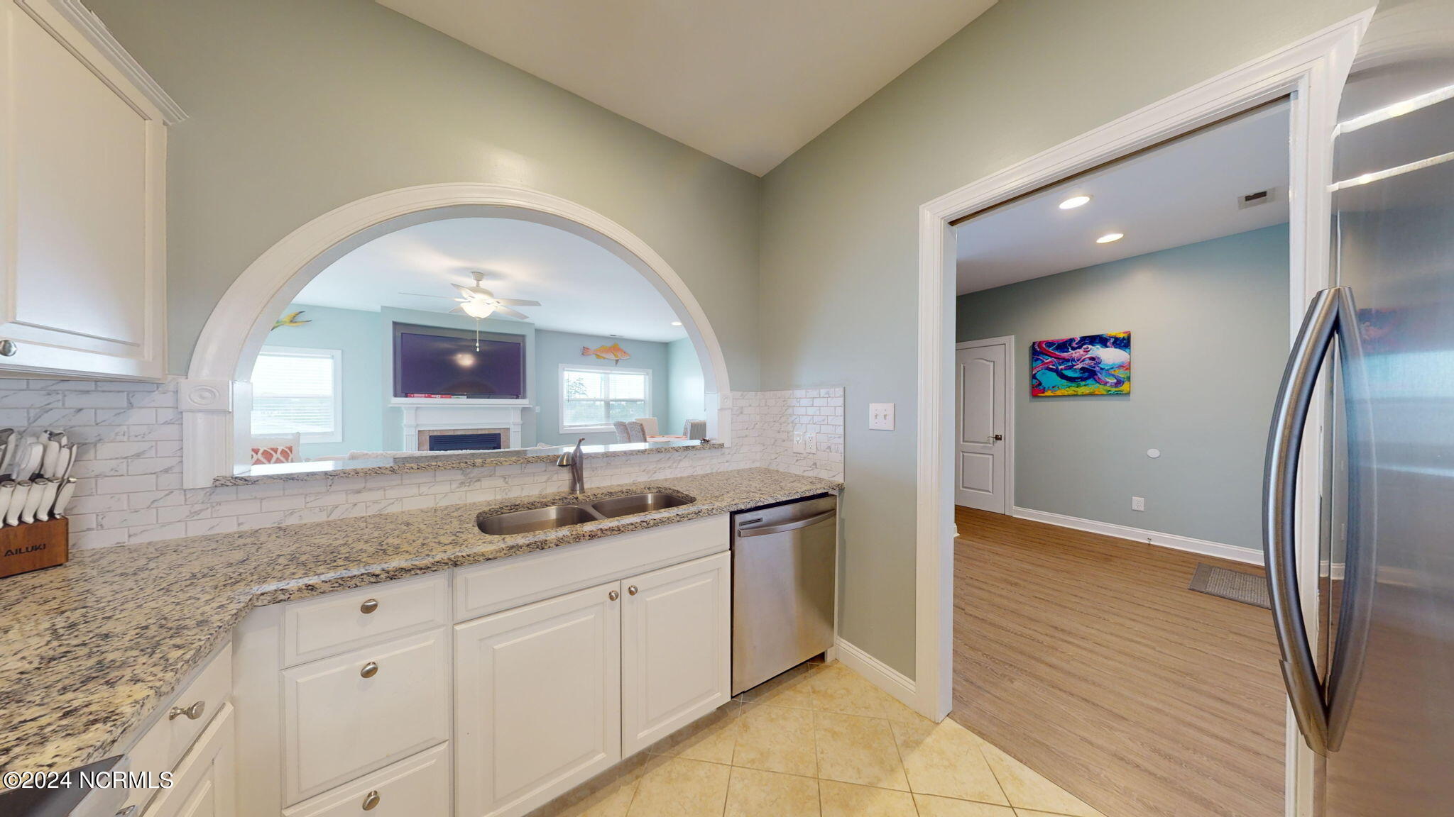 402 Penny Lane, L