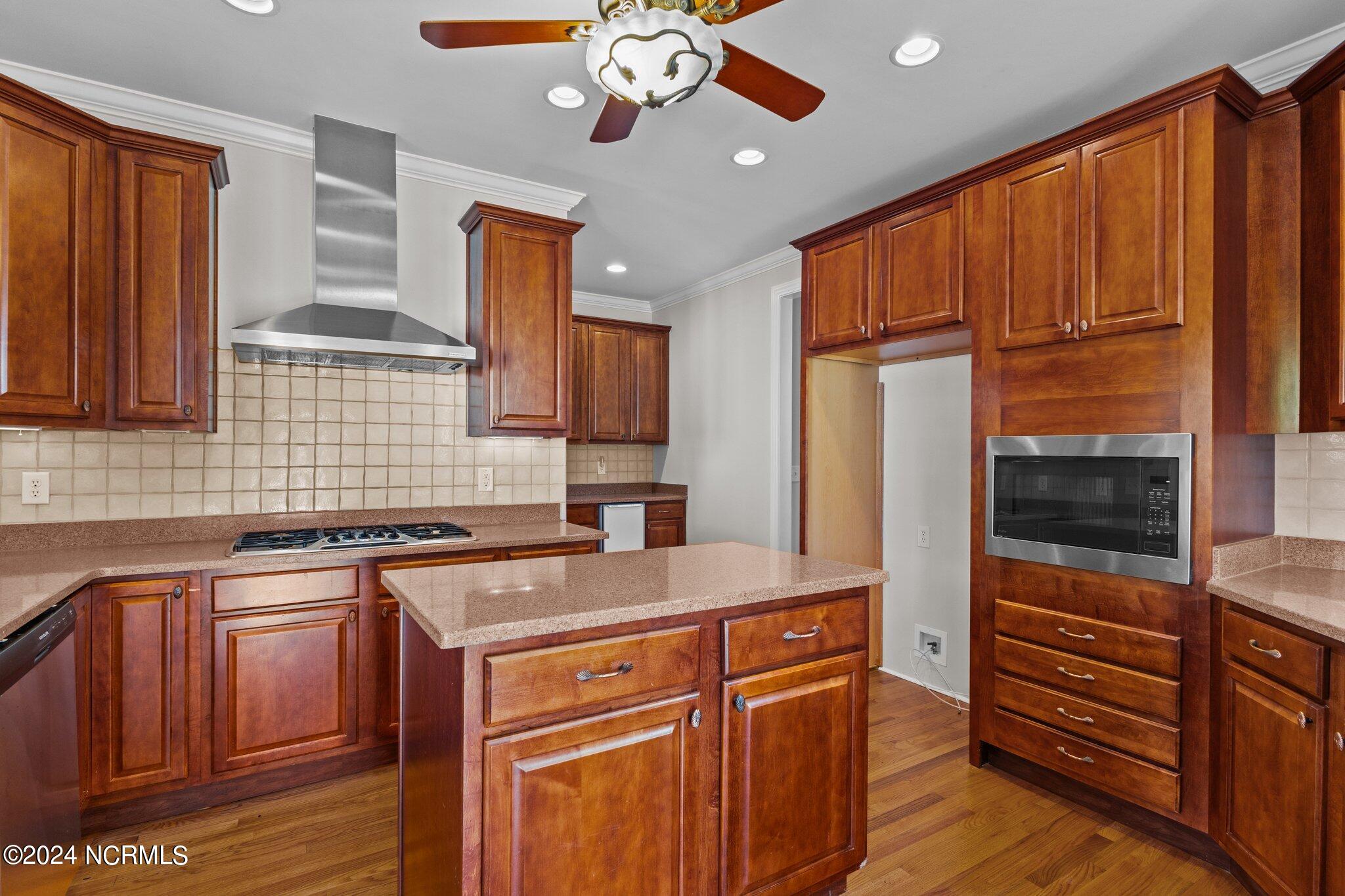 161 Howland Parkway