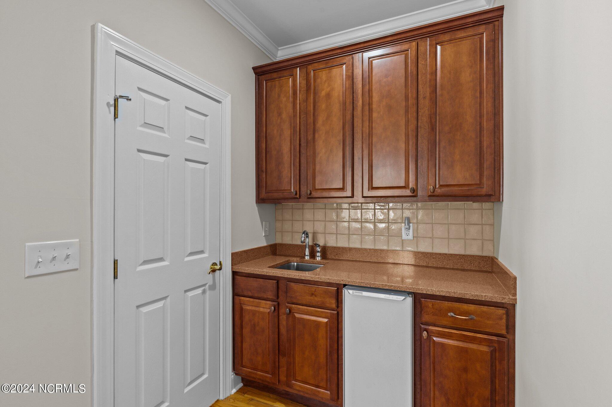 161 Howland Parkway