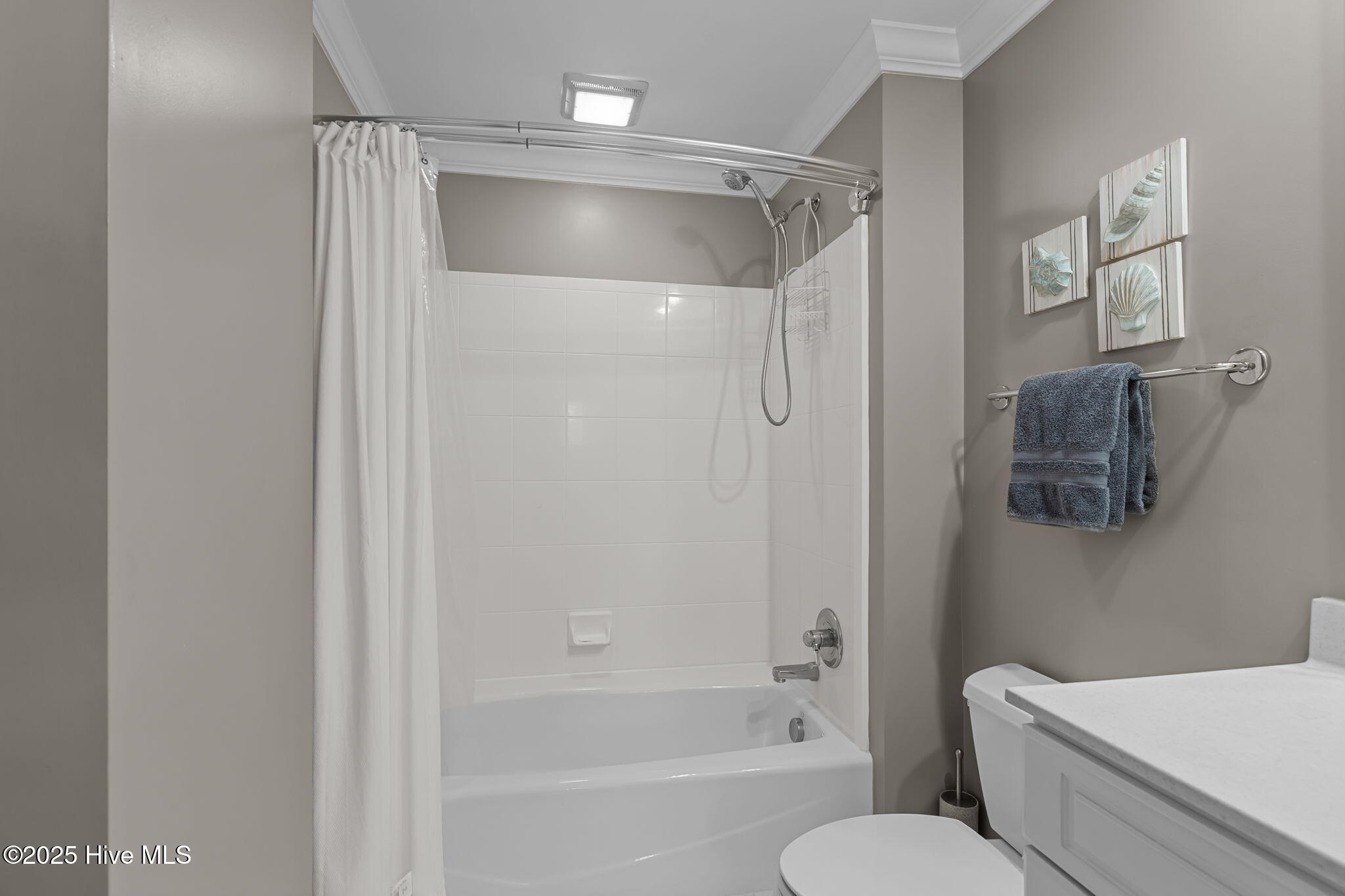 4425 Arendell Street, 105 & Slip #38