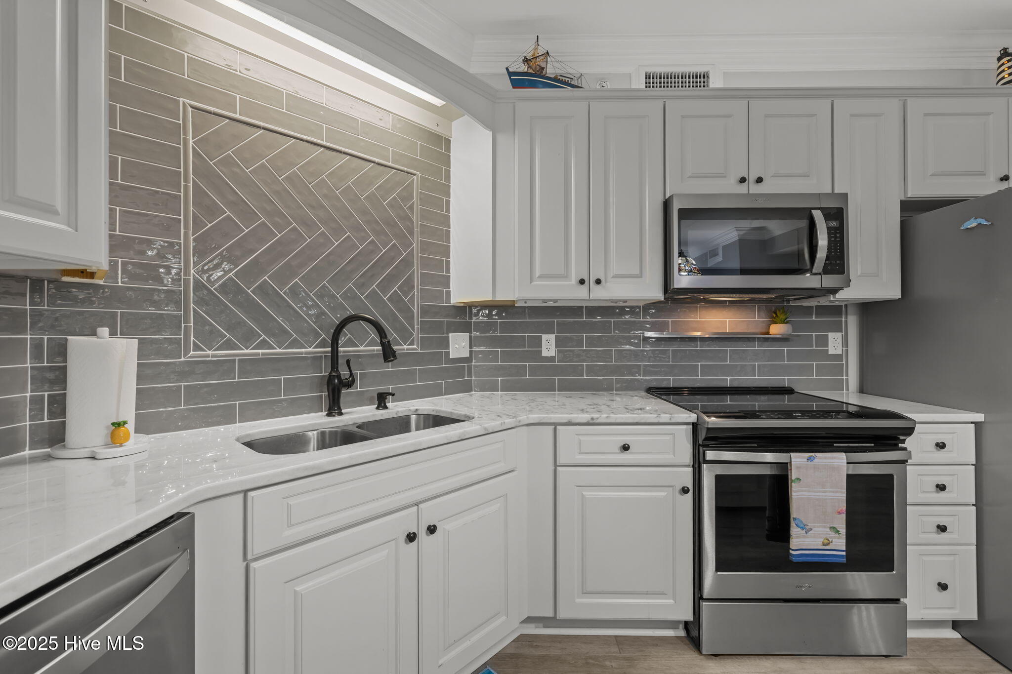 4425 Arendell Street, 105 & Slip #38