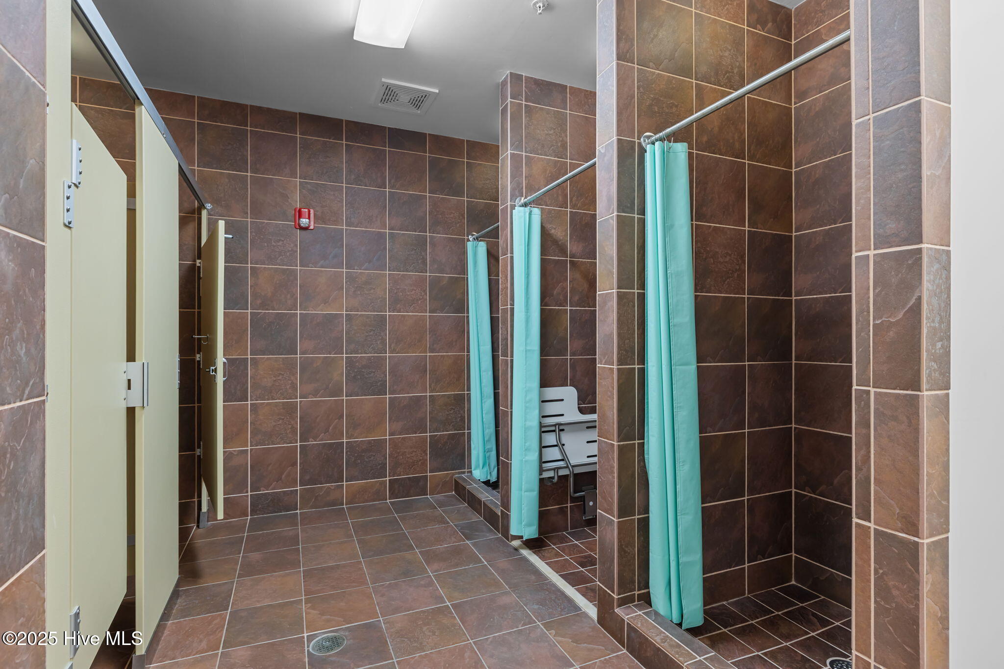 4425 Arendell Street, 105 & Slip #38