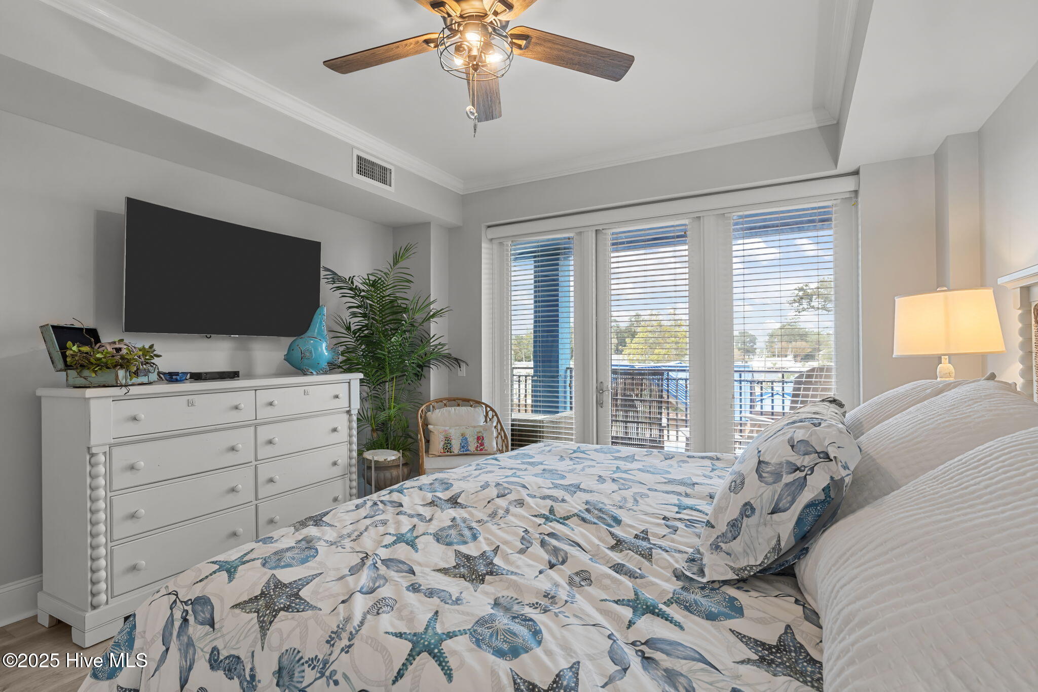 4425 Arendell Street, 105 & Slip #38