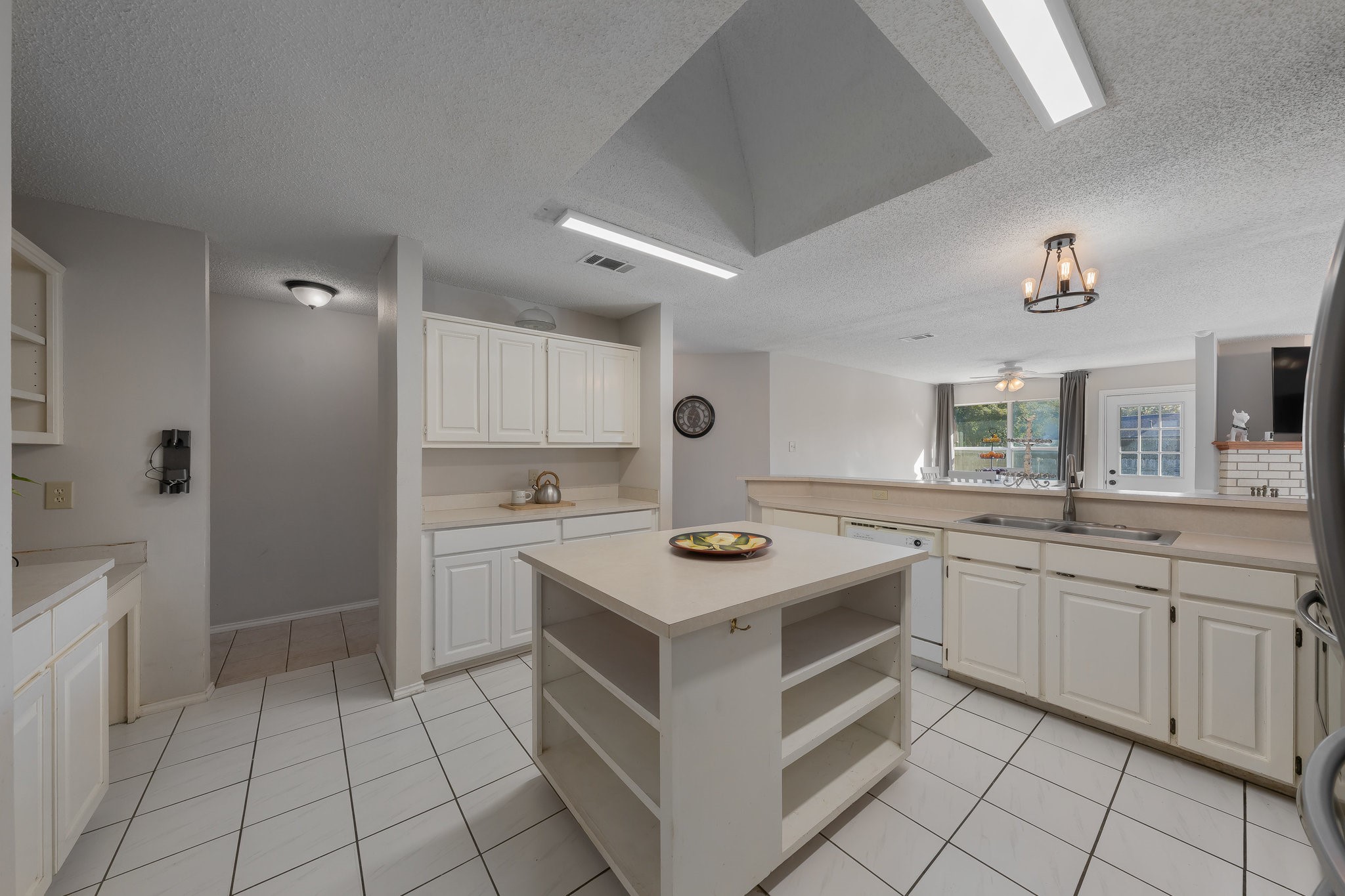 705 Western Trail