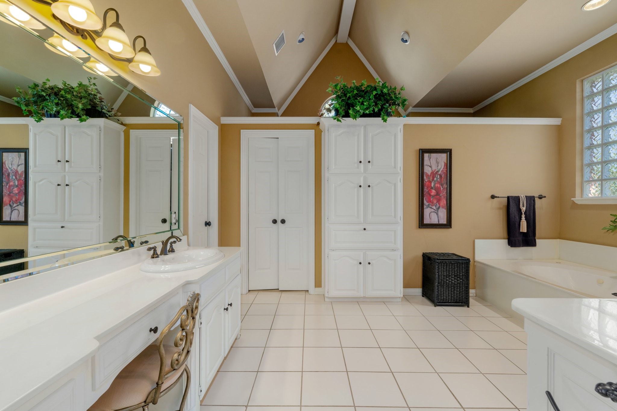 303 W Charlottesville Avenue