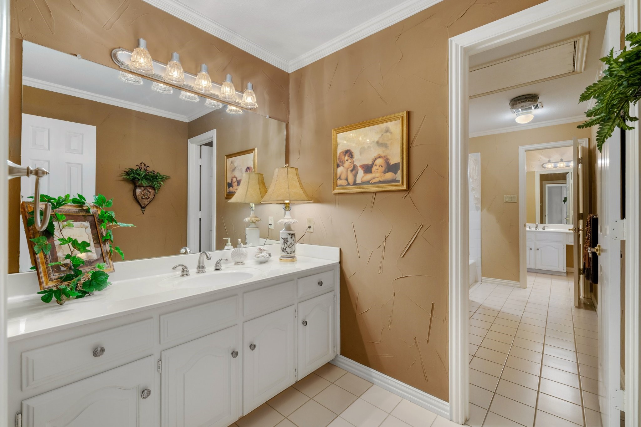 303 W Charlottesville Avenue