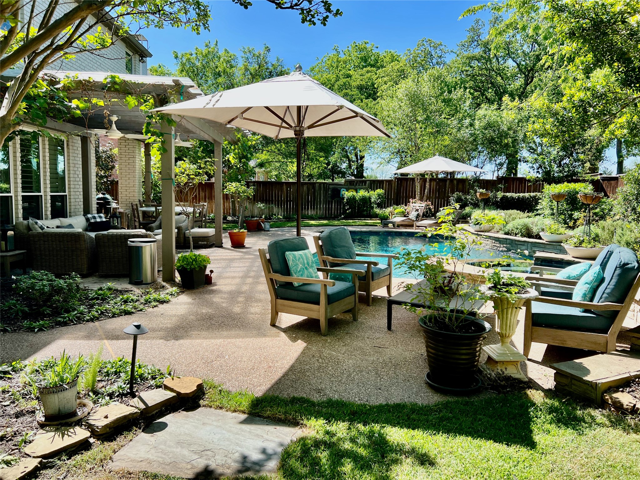 1050 Highland Oaks Drive