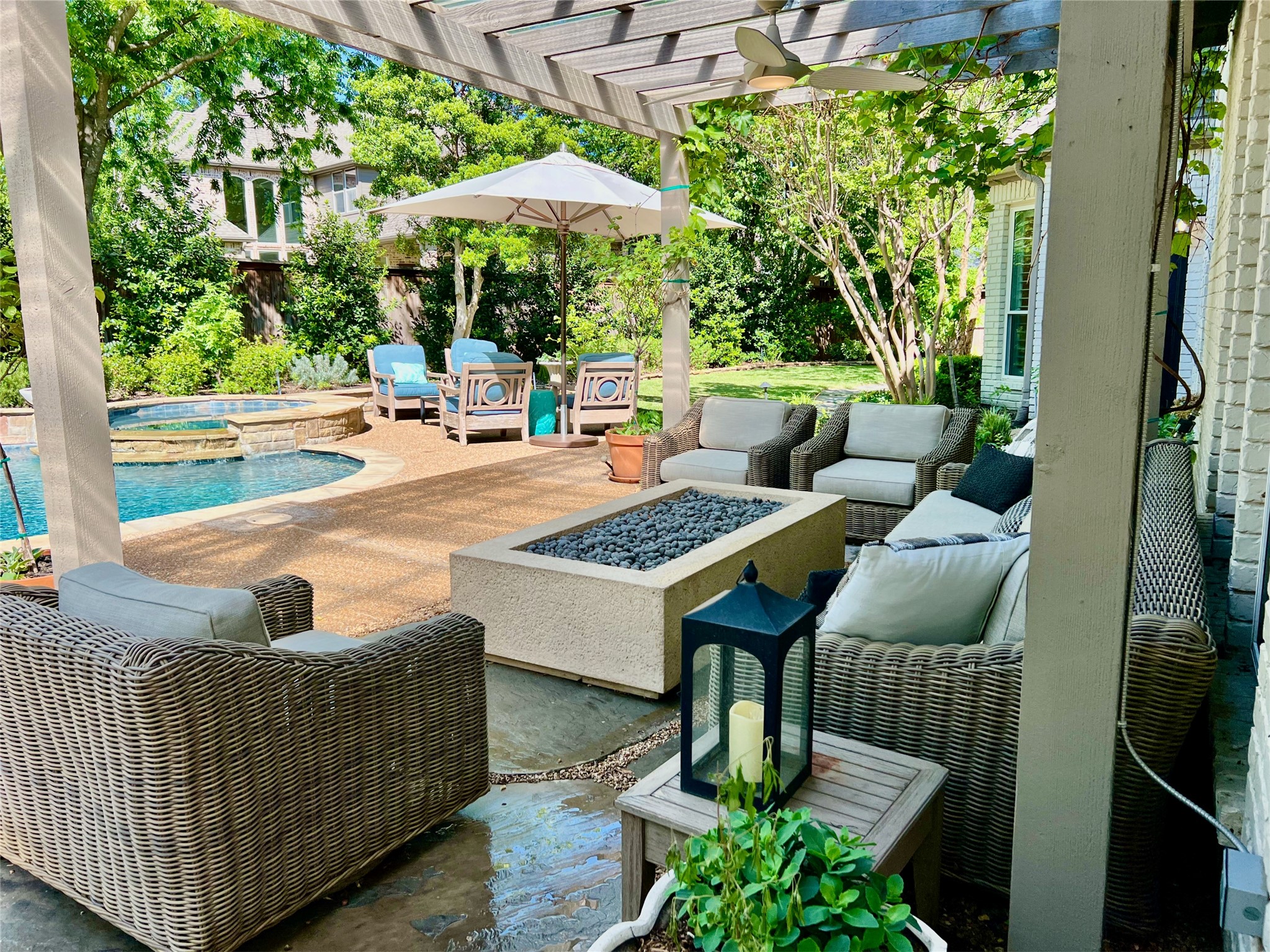 1050 Highland Oaks Drive